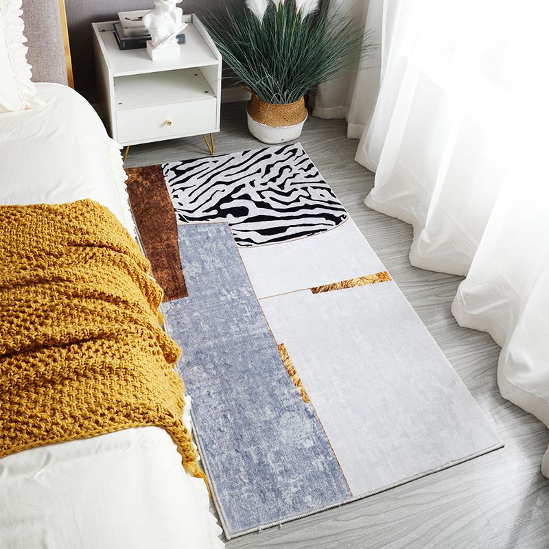 Zeitgenössischer einfacher Schlafzimmer Teppich unregelmäßiger Farbblock Teppich kreativer Polyesterbereich Teppich für Schlafzimmer