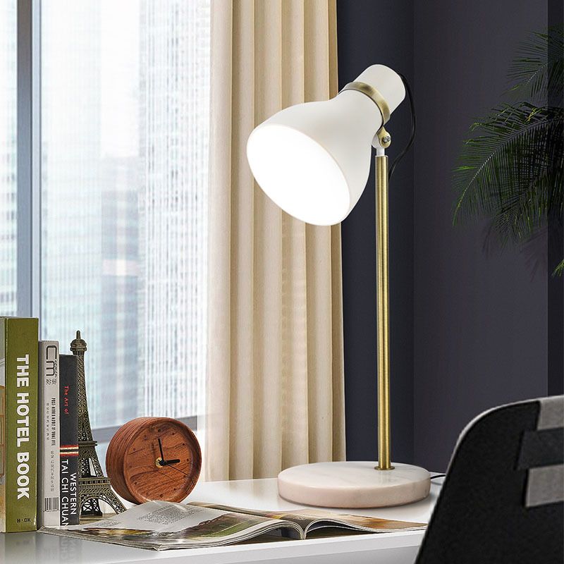 1 tâche de chevet de tête éclairage modernisme lampe de table de nuit blanche avec ombre en métal de trompette