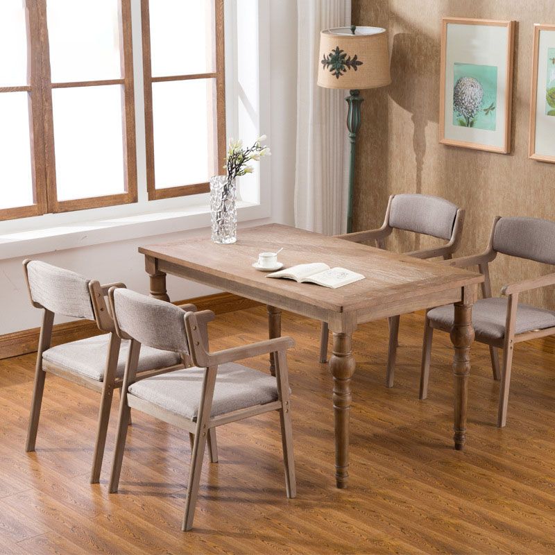 Silla de comedor tapizada de madera de caucho de granja con acabado mate abierto