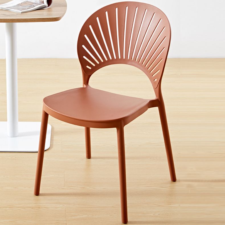 Silla plástica escandinava del respaldo abierto de la silla lateral del comedor de la cocina