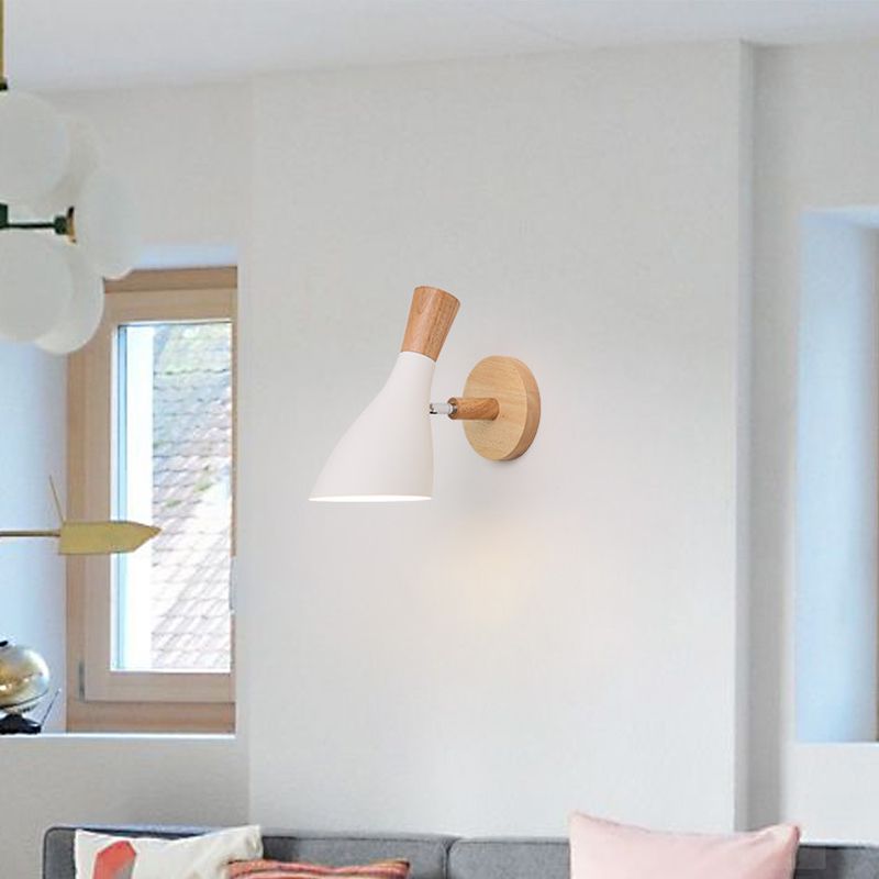 Luz de pared individual geométrica de macarrón en una lámpara de pared de madera de simplicidad moderna con sombra de hierro forjado