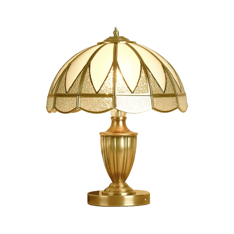 Goud 1 koptafel licht koloniaal beige en matglazen koepel 12 "/16" brede nachtkastje lamp voor het bed