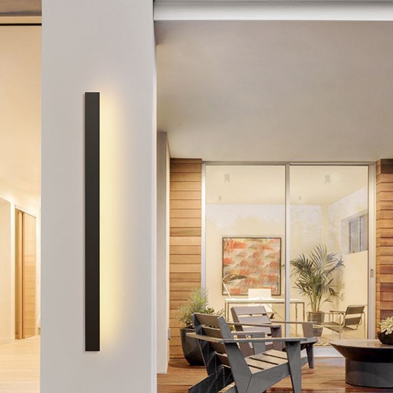 Metal Linear Shade Wall Sconce Modern Style Single Light Wall Mounted Light in Black