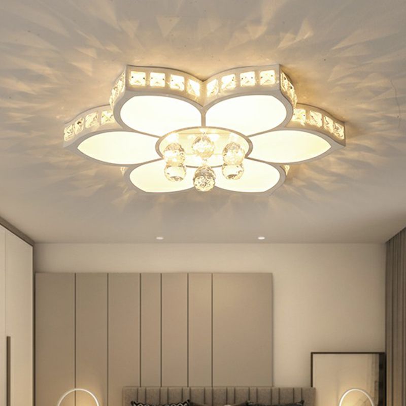Minimalist Floral Flush Plafond Licht Acryl Slaapkamer LED Flush Mounted Armatuur met Clear Crystal Accenten