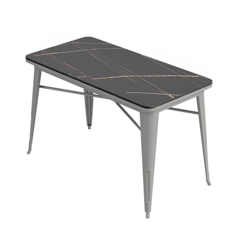 Industriële eetkamertafel Gesinterde stenen tafel met sledeonderstel voor thuiskeukendiner