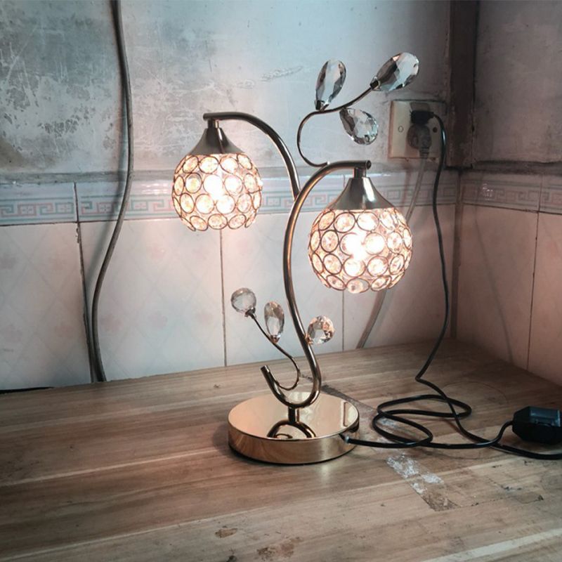 Table de vigne de fleur moderniste Light 2 têtes lampe de support de nuit incrustée en cristal avec de l'ombre en or