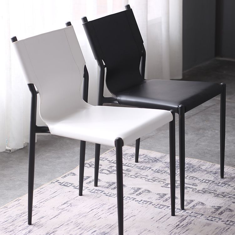 Sillas de comedor de cuero de estilo industrial Sillas laterales de comedor sin brazos con respaldo sólido (juego de 2)