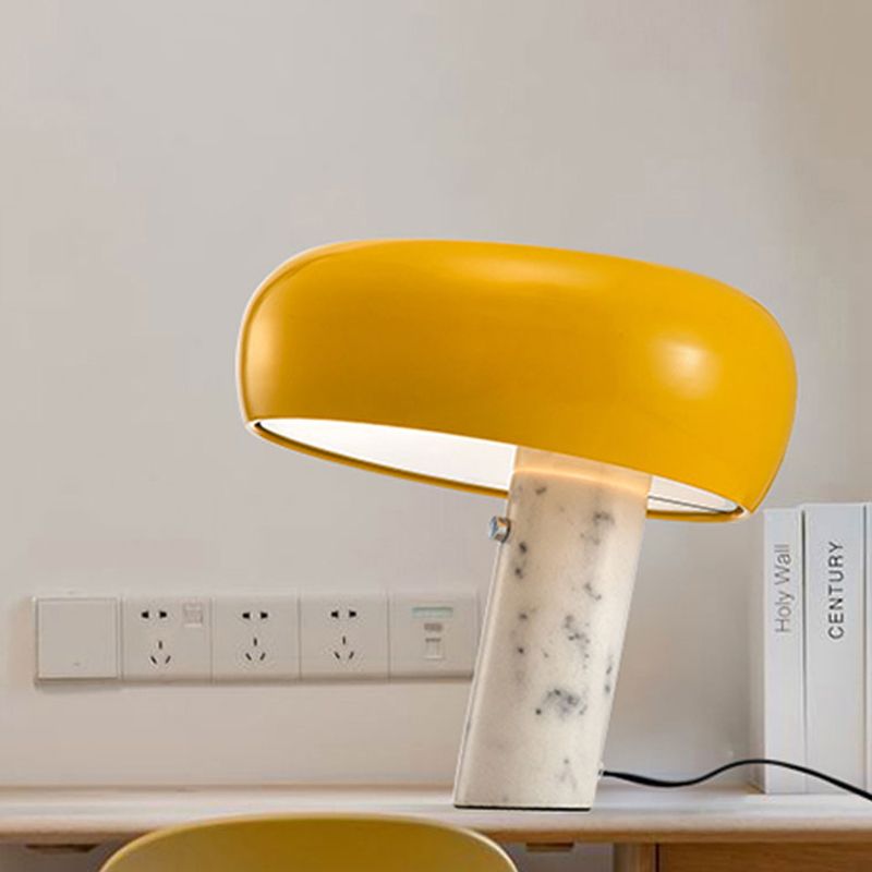 Lampada da tavolo Macaron colorata nordica Lampada da scrivania in stile moderno per camera da letto studio