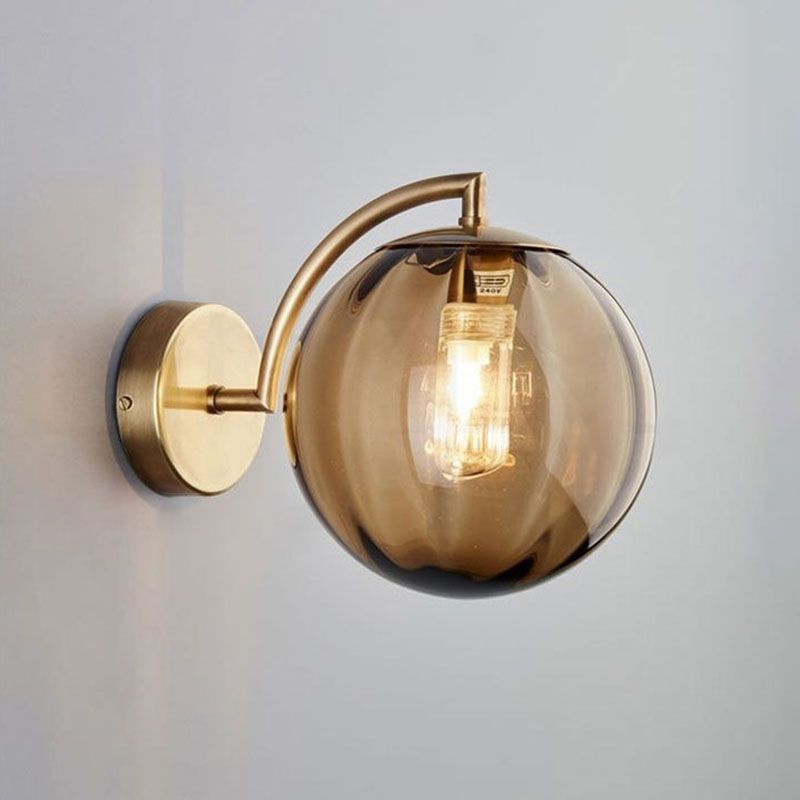 1-bulb bedmuurverlichting eenvoudige gouden afwerking Succe met kogelribglasschaduw