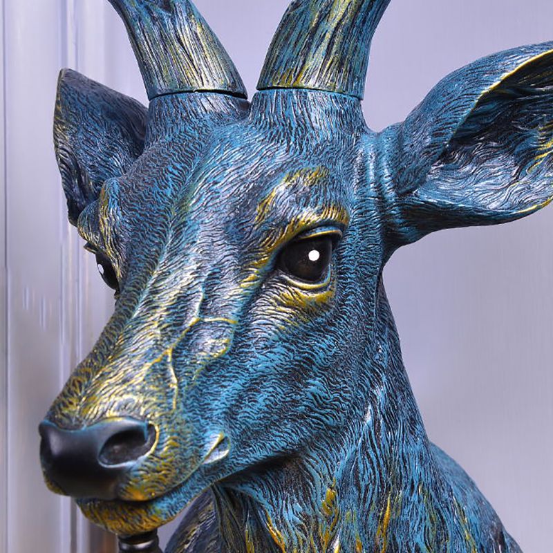 Apparecchiatura da parete a parete di cervo in stile moderno