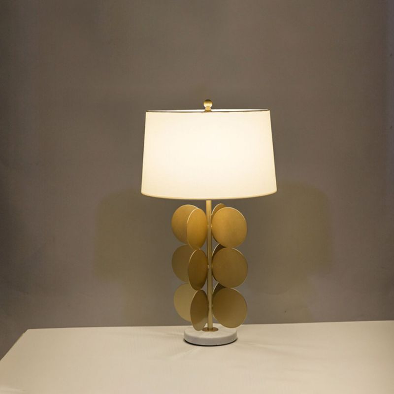 Lampe de table ronde en métal doré à 4 côtés, vintage, 1 tête, avec abat-jour en tissu blanc, pour hôtel