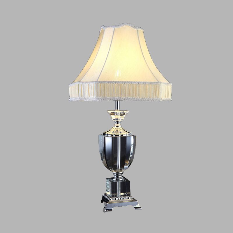 Lodge Lampe de nuit conique en cristal à tête unique en tissu blanc avec bordure tressée