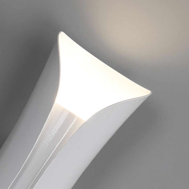 Modern Style Curl Wall Sconce Metallic 2-Lights Wall Mount Light in Black and White