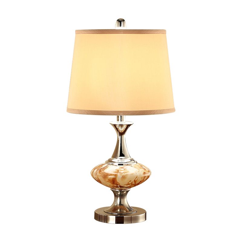 Lampada da comodino Country Drum, illuminazione da tavolo in tessuto a 1 luce con base panciuta in nichel