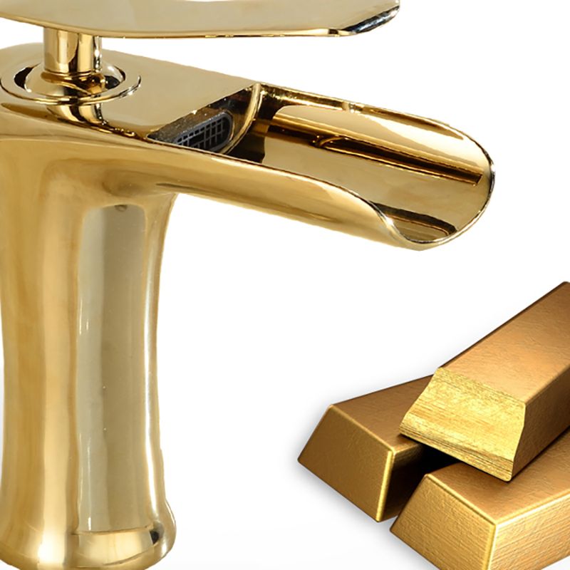 Traditional Kitchen Faucet Brass Low Profile Standard Kitchen Faucets with Single Handle