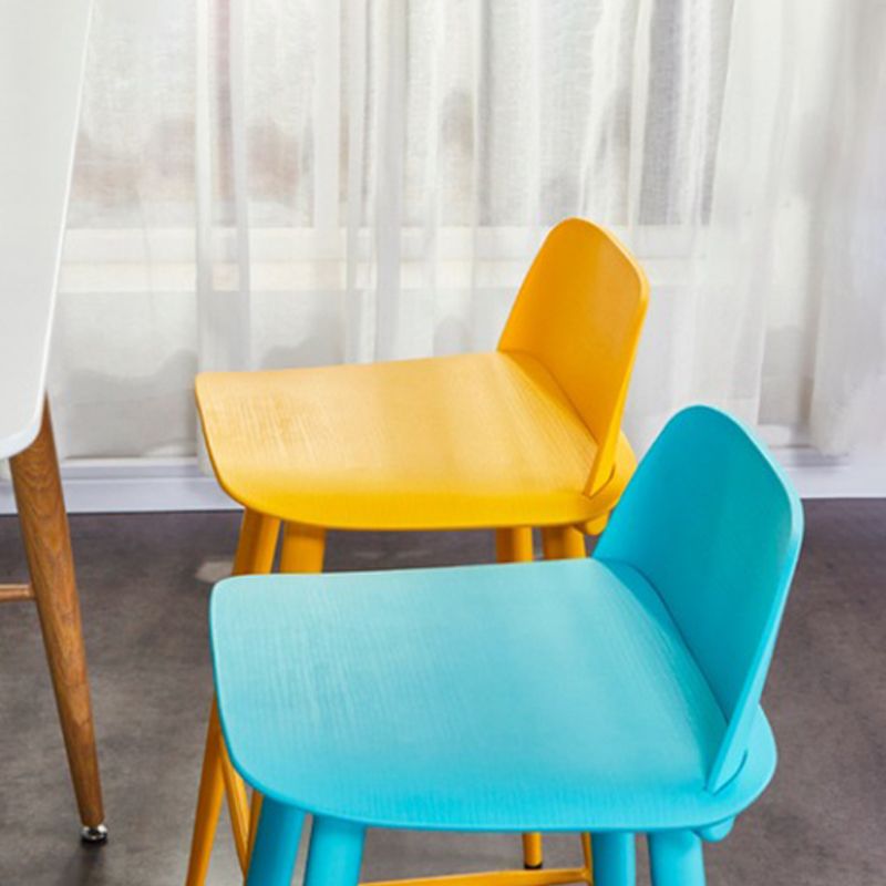 Contemporary Low Back Bar Stool Plastic Footrest Stool for Restaurant