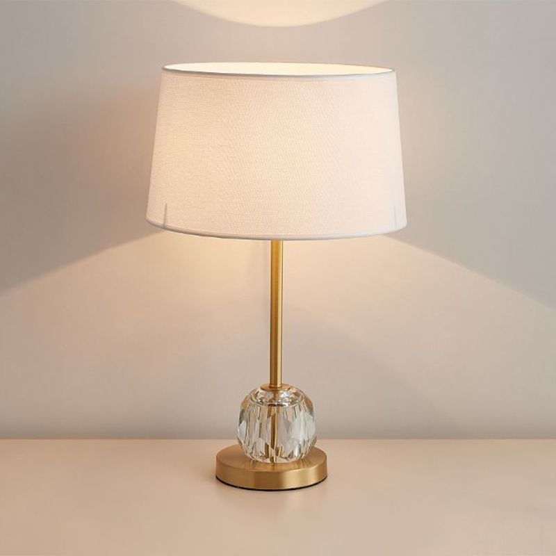 1 lampe de table de tête avec une boule de baril Crystal Ball Modern Sorming Room Room Nightand Light en beige