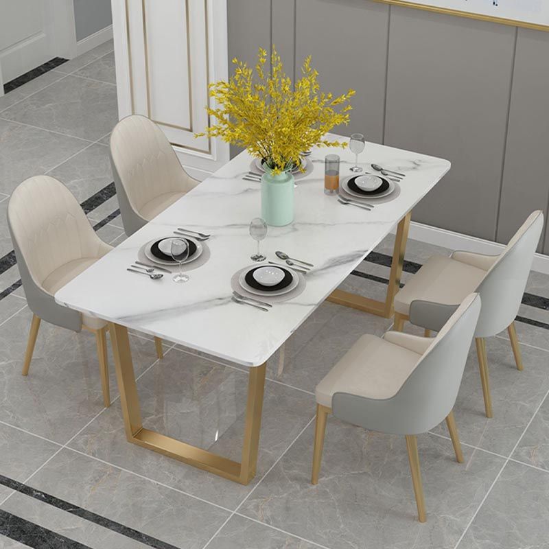 Mesa de cocina rectangular de lujo con superficie de piedra sinterizada y pedestal doble en dorado