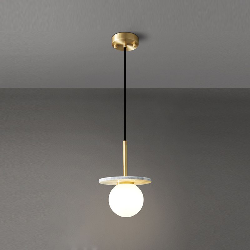 Natürlicher Marmor kleiner Anhänger Licht moderne 1-Kopf-Federlampe mit weißem Glasschatten