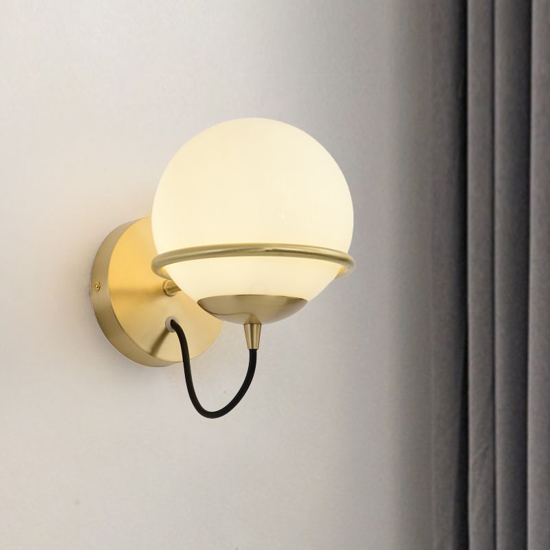 Enkele wandbevestiging Spherische SCONCE Licht Hedendaags Mat Wit Wit Glazen Messing Wandlamp