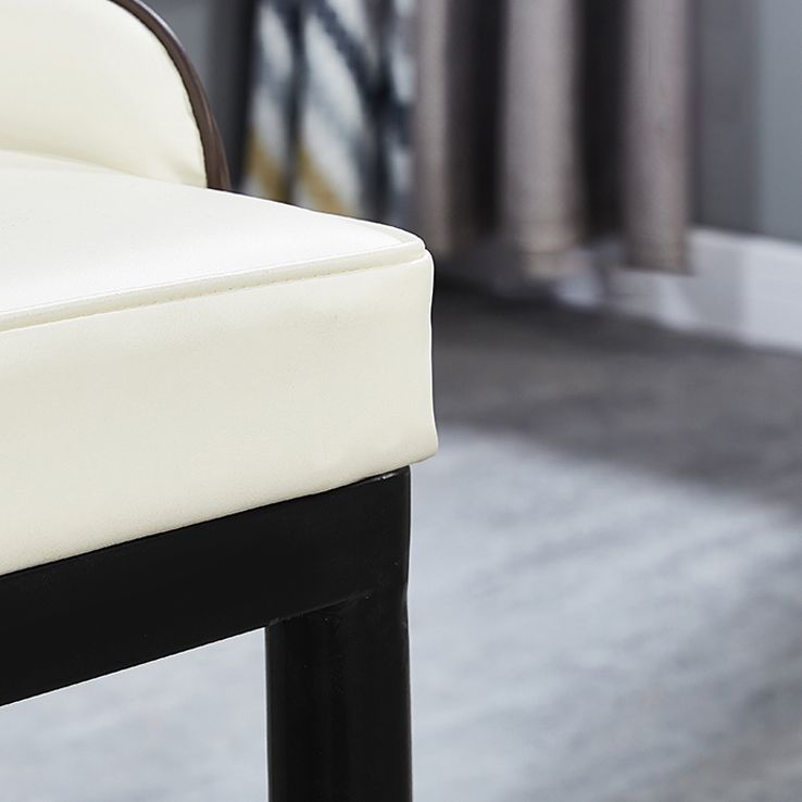 Sillón interior escandinavo Silla de comedor tapizada en metal con respaldo Parsons