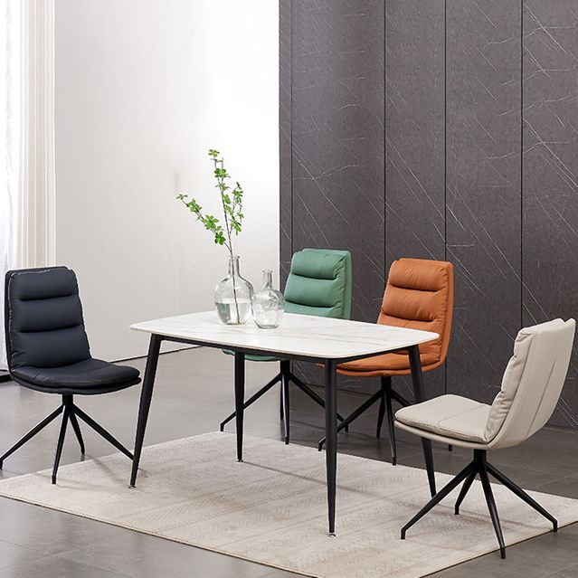 Sillas laterales tapizadas con silla de comedor sin brazo de cuero con patas de metal