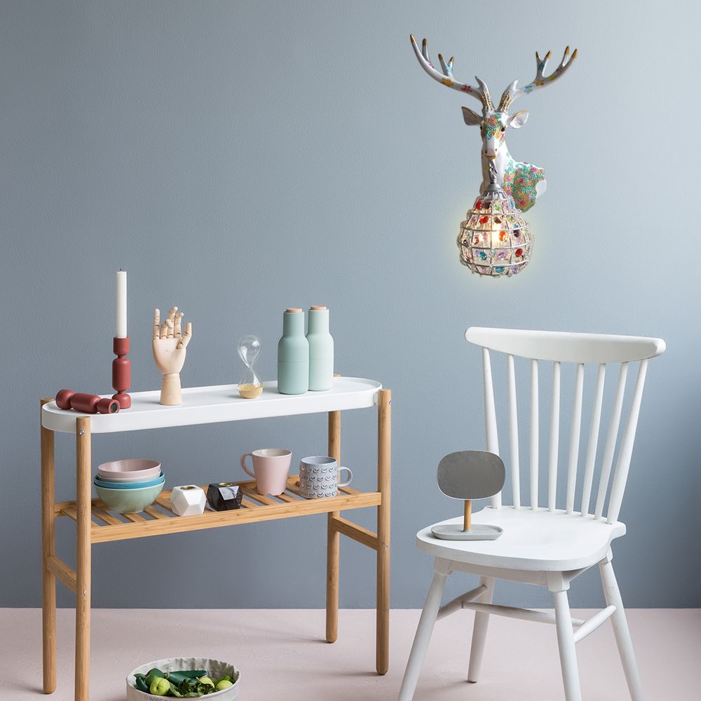 Application de cerf traditionnelle 1 Éclairage mural en résine lumineuse en noir / rose / jaune pour chambre avec une nuance de cristal de gouttelettes, droite / gauche