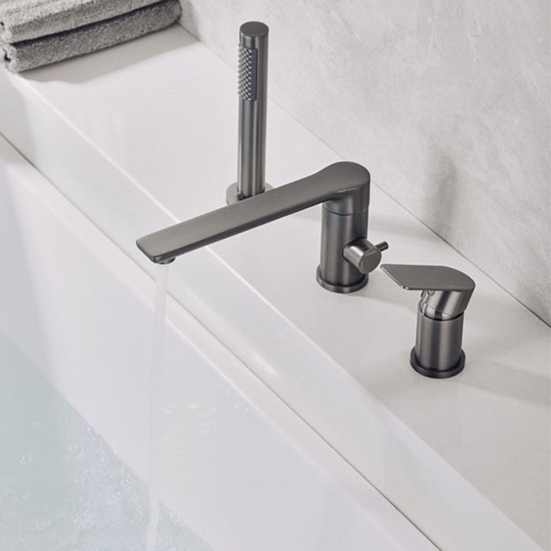 Contemporary Bathroom Faucet Deck Mounted Bathroom Faucet with Low Arc