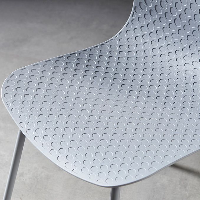 La salle à manger contemporaine en métal préside la chaise sans bras de salle à manger en plastique pour l'usage de restaurant