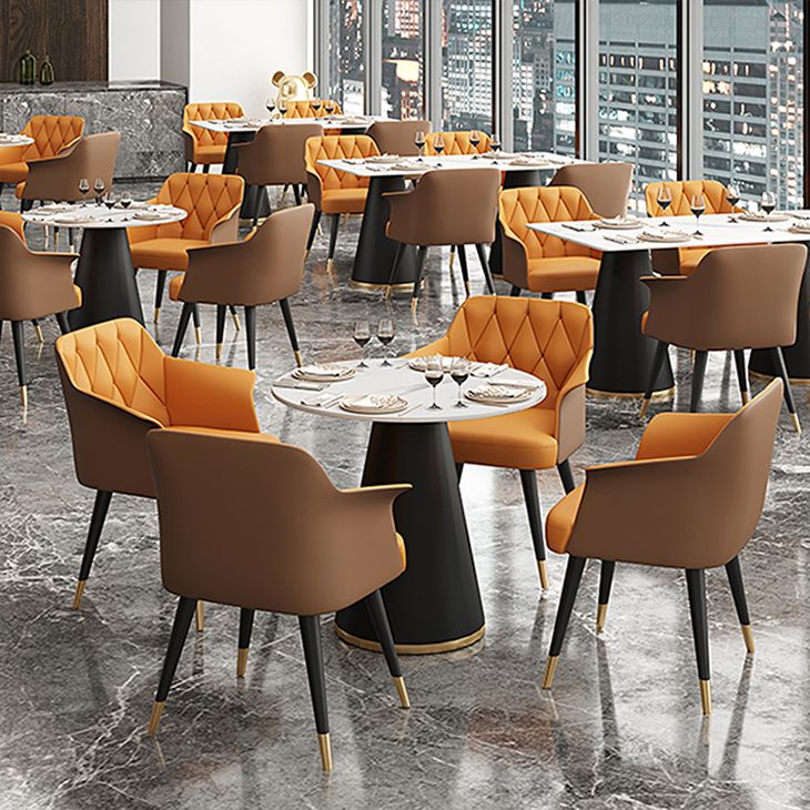 Silla de comedor con brazo de metal Glam, sillas laterales de piel sintética para uso doméstico