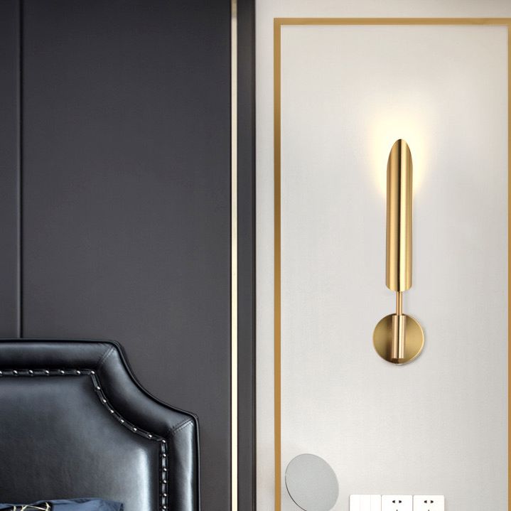 Linear Shade Wall Sconce Modern Style Metal Wall Mount Light Fixture in Gold