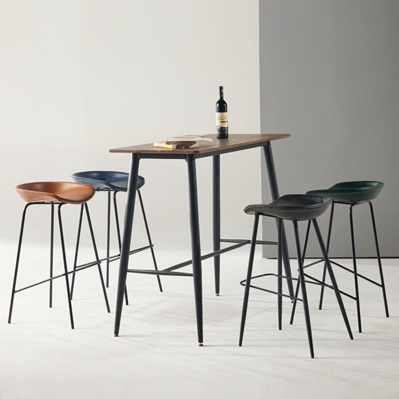 Scandinavian Metal Black Counter Stools Bucket Seat Bar Stools with Footrest