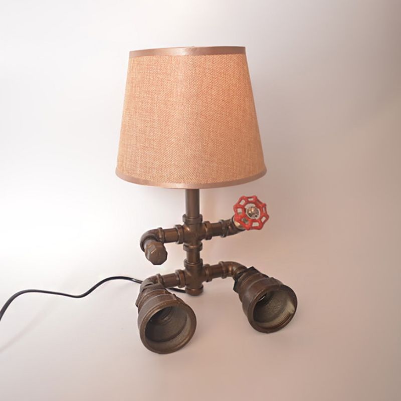 Lampada da tavolo conica in tessuto Illuminazione da tavolo da ristorante vintage elegante a 1 luce con tubo dell'acqua in bronzo