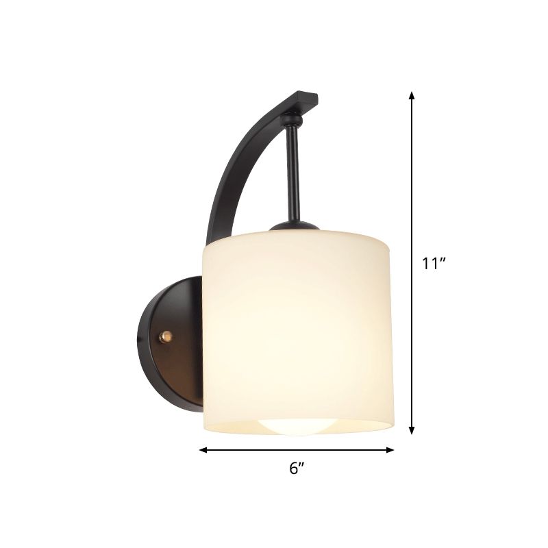 Modernisme 1-licht wandkandelaar zwarte afwerking cilindrische wandlamp armatuur met opaalglasschaduw