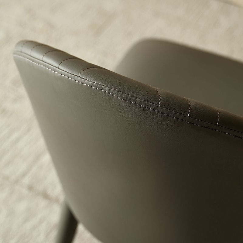 Sillas contemporáneas del comedor del metal que cenan las sillas sin brazos de la piel sintética
