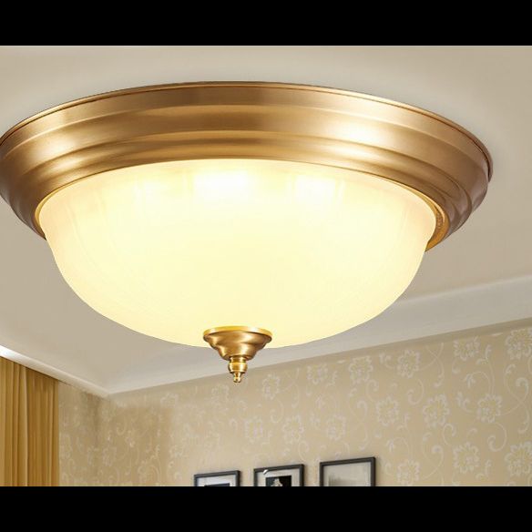 Inbouwplafondlamp Traditioneel koepelvormig wit glas inbouwarmatuur in messing voor slaapkamer