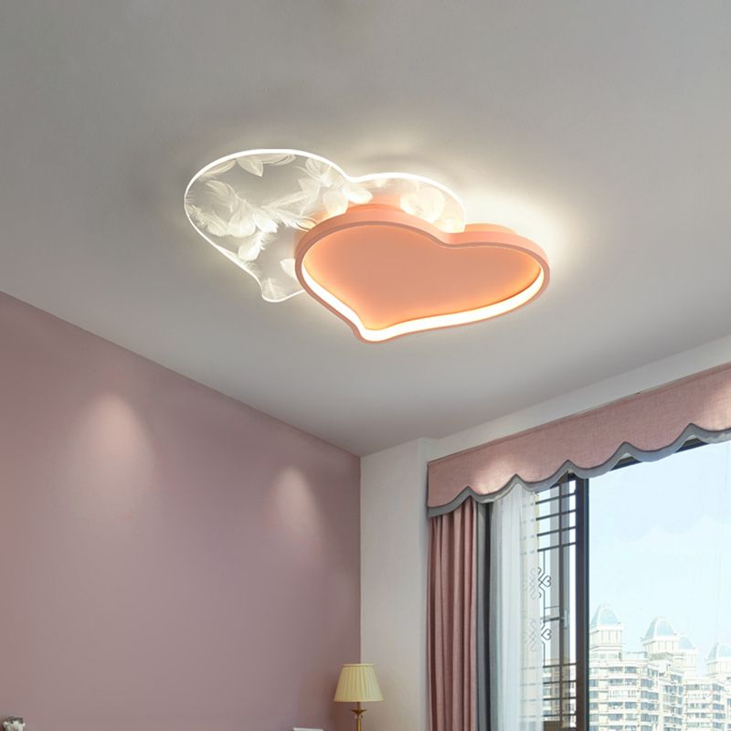Nordic Double-Heart Shaped Flush Light Acryl Schlafzimmer LED Flush Mount Deckenleuchte mit Feder Dekor