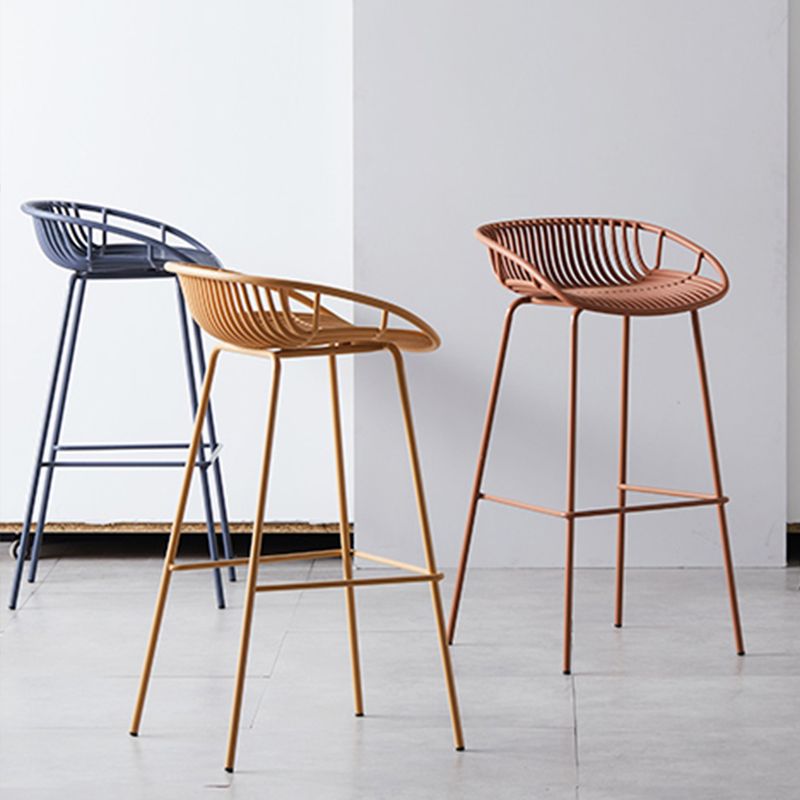 Contemporary Armed Contoured Seat PP Plastic Stool with Metal Base