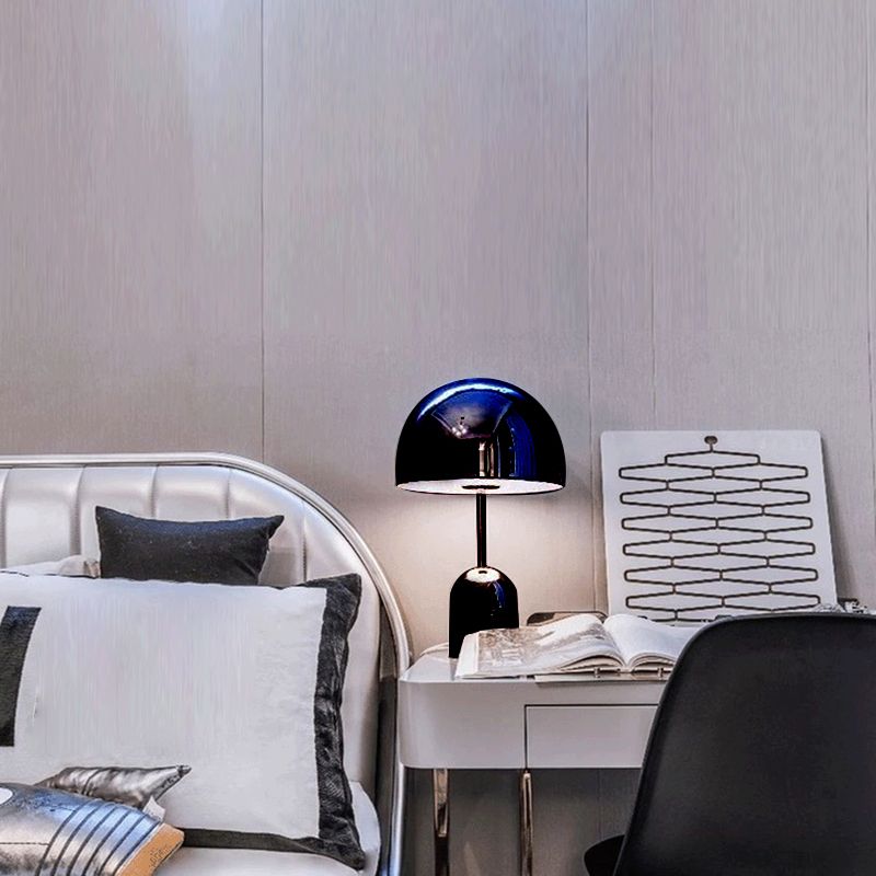 Lámpara de mesa de metal en forma de domo Noches y lámparas de estilo minimalista para el dormitorio