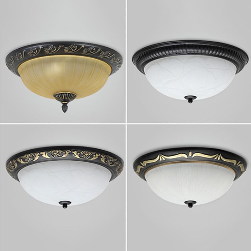 Luz de techo simple tradicional con montaje empotrado y pantalla de vidrio para sala de estar