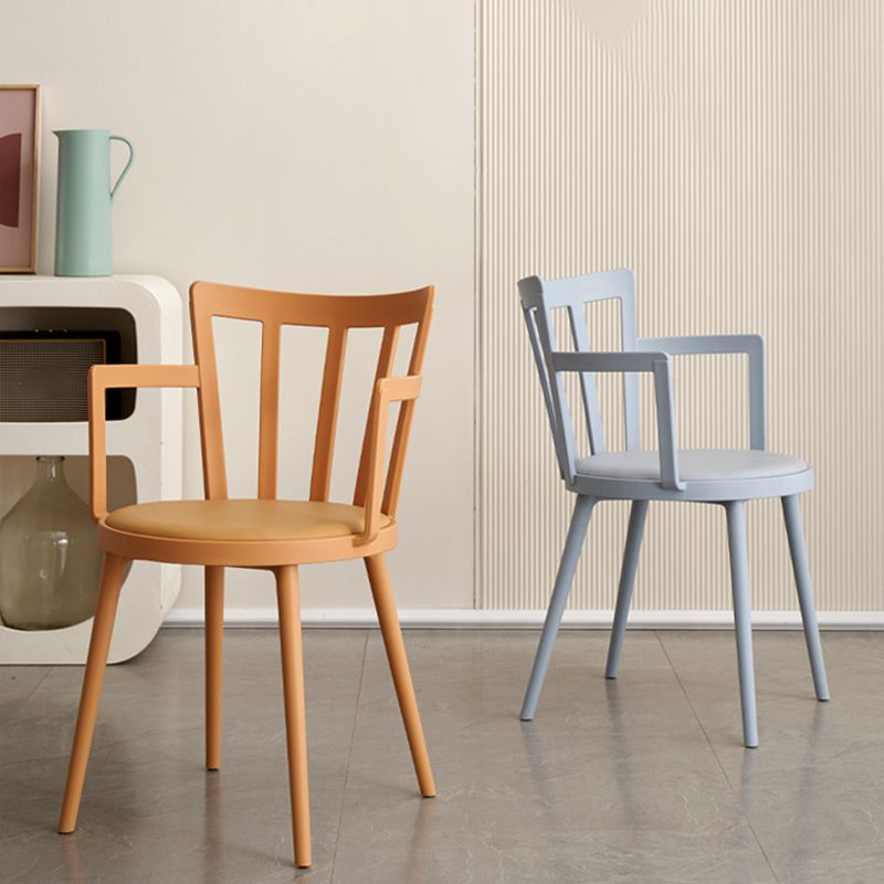 Contemporary Style Arm Chair Plastic Winsor Back Indoor Chair for Dining Room