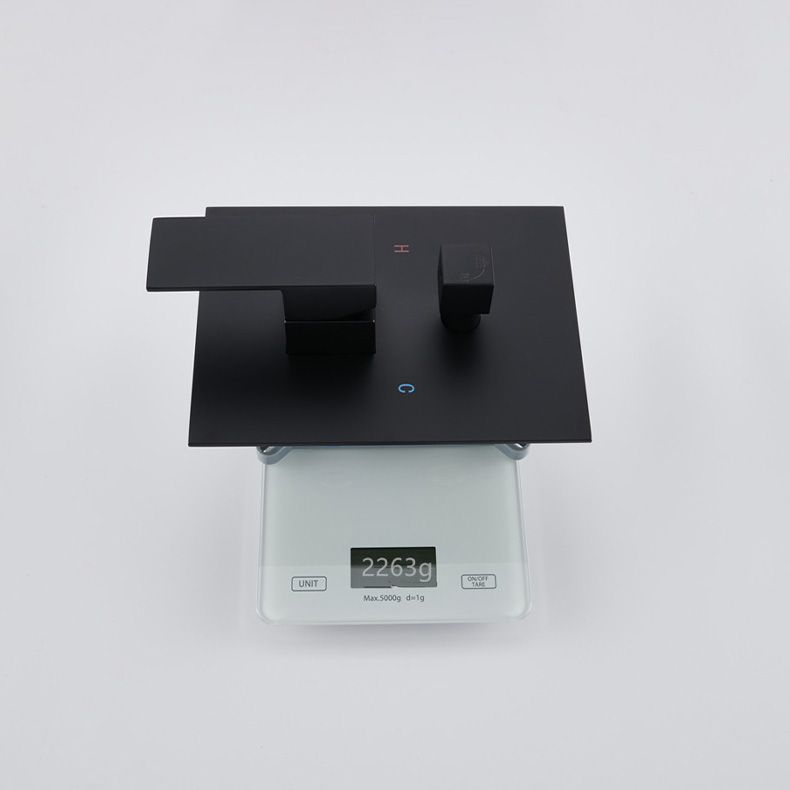 Modern Bathroom Faucet One Handle Copper Wall Mounted Bathtub Faucet