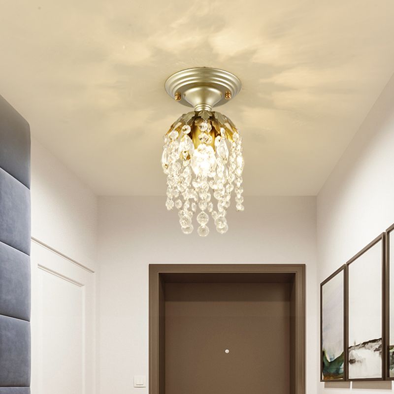 Mini lámpara de techo con acabado de latón, lámpara semiempotrada de 1 luz de metal moderno con cuentas de cristal para pasillo