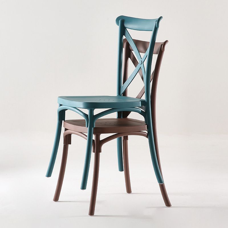 Chaise de salle à manger en plastique de style moderne, chaise latérale à dossier croisé de 17 pouces de large pour la cuisine