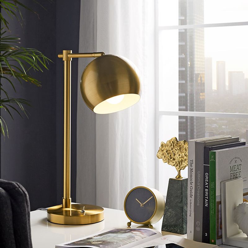 Iluminación de escritorio de bola LED lámpara de noche metálica de oro industrial con cable enchufable para dormitorio