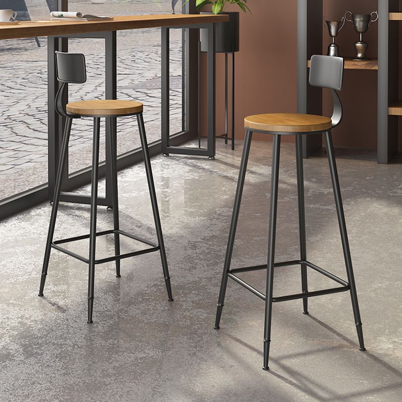 Taburete de bar interior de madera maciza de metal contemporáneo con reposapiés