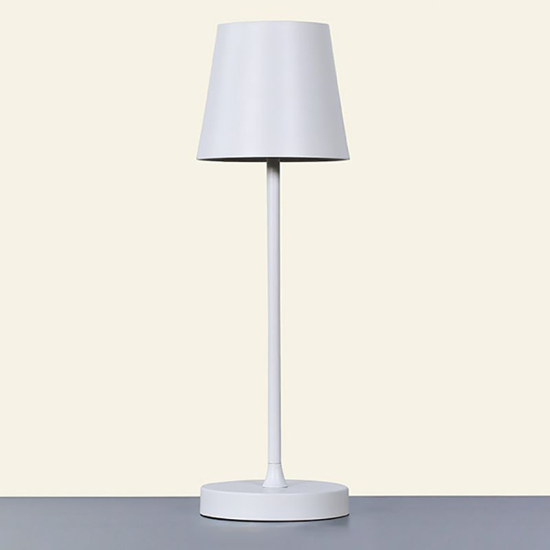 Moderne Stilkegelform Table Beleuchtung Metall 1 Leuchttischlampe für Bett