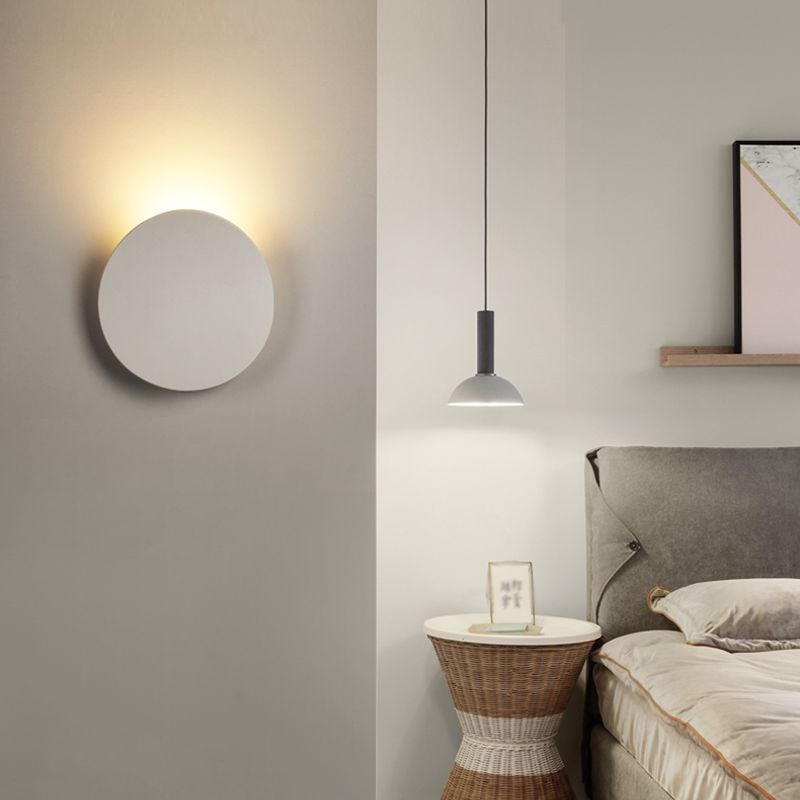 Round Shape Metal Wall Sconce Modern Style 1-Light Wall Mounted Light for Bedroom