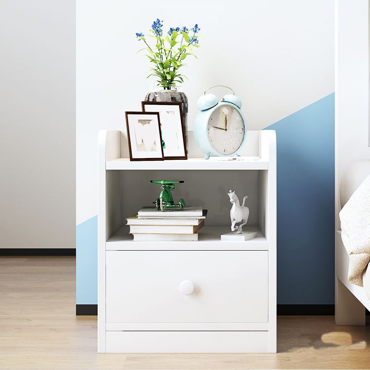 Scandinavian Natural/White Bedside Table 20" H Wood Nightstand with Storage