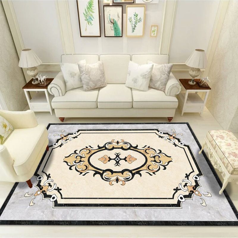 Brown Luxury Rug Polyester Graphic Rug Stain Resistant Rug for Living Room